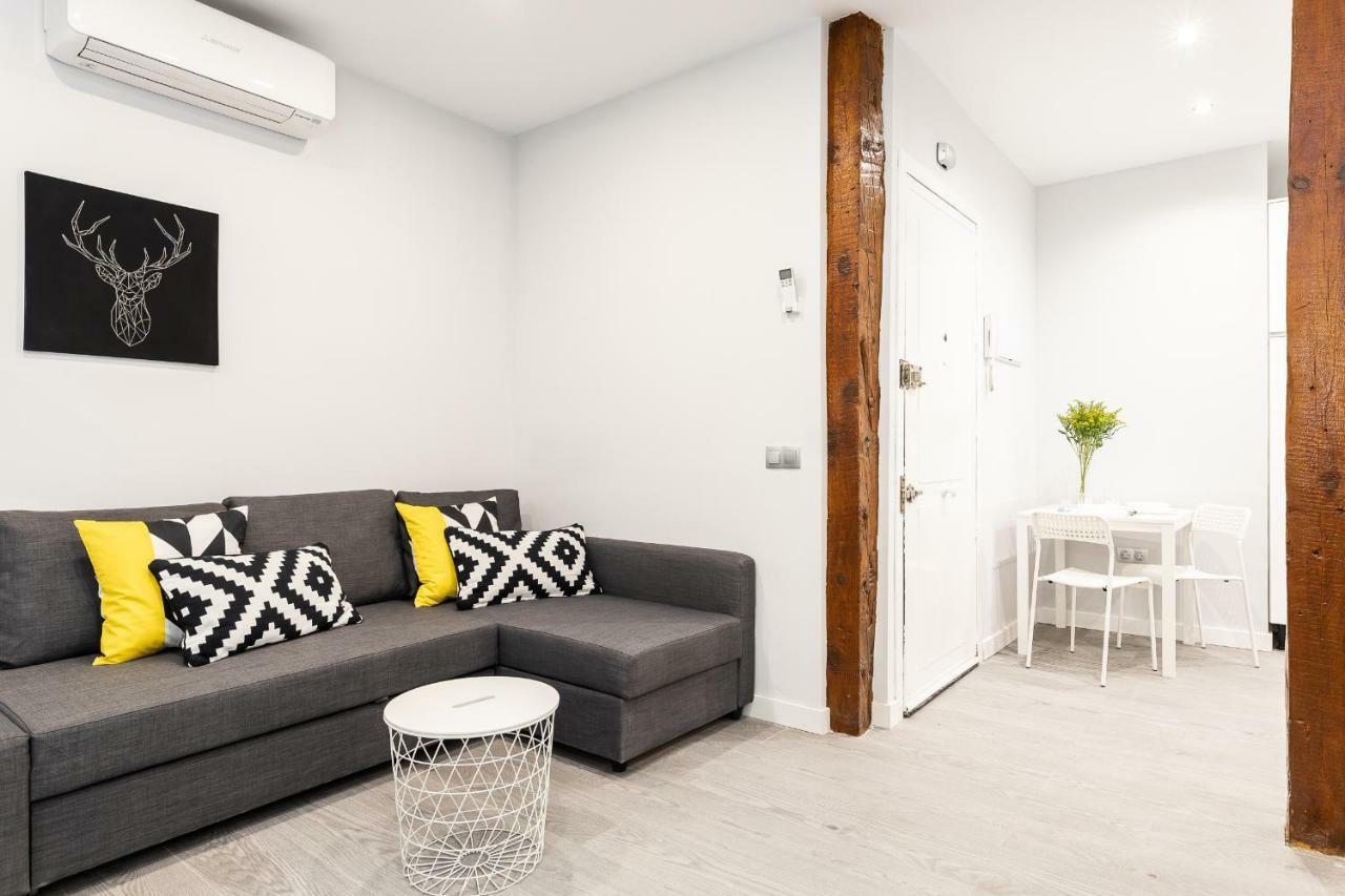 Lejlighed Bnbholder Black&yellow Design Sol Madrid