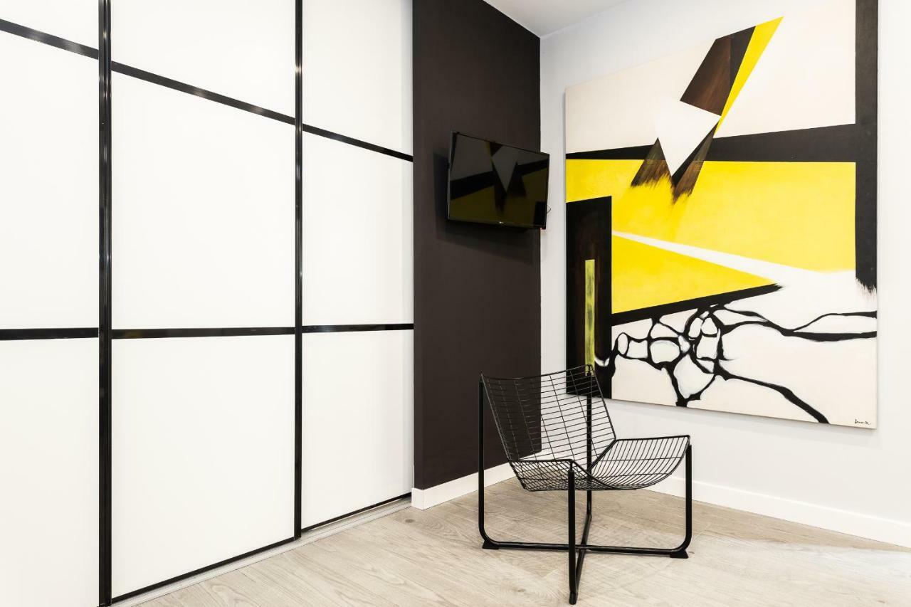 Bnbholder Black&yellow Design Sol