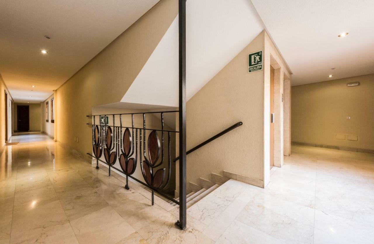 Super View Plaza Mayor Apartment *