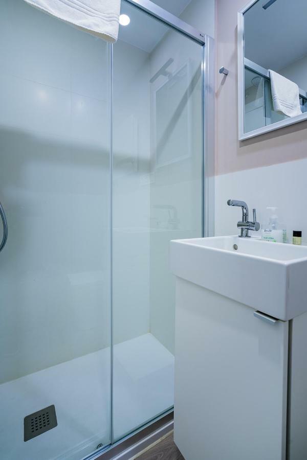 Exclusive Quietness In The Heart Of With Public Parking, Breakfast, 2 Bathrooms Apartment