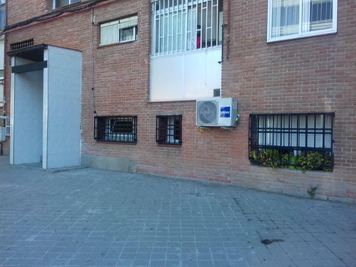 Calle Cantalapiedra # 2 Bajo-d Apartment