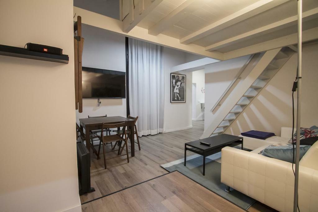 Apartamento Con Encanto En Sol-madrid#a Apartment *