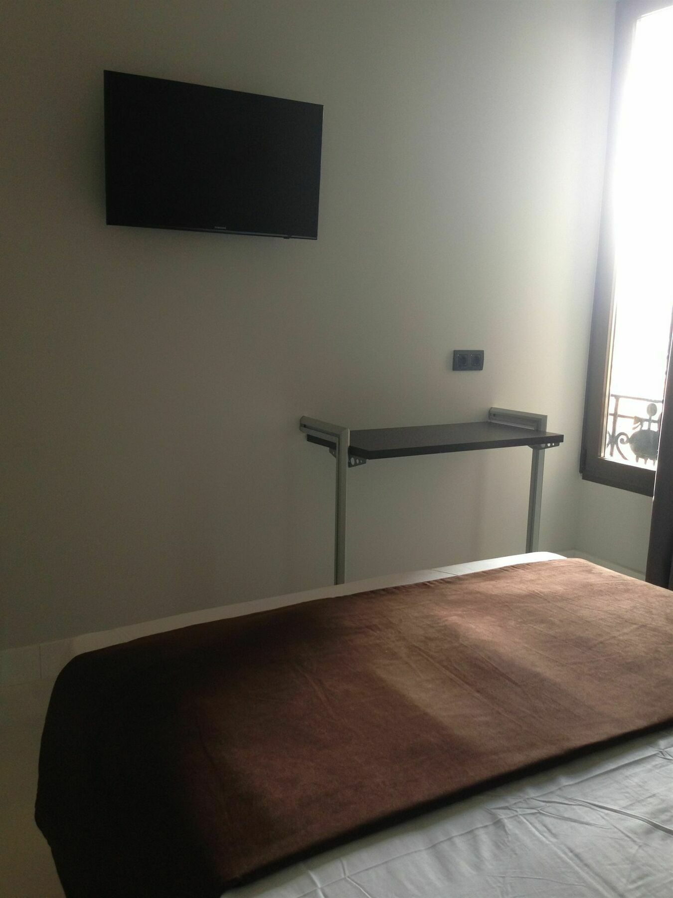 Hostel Gran Via 44 *