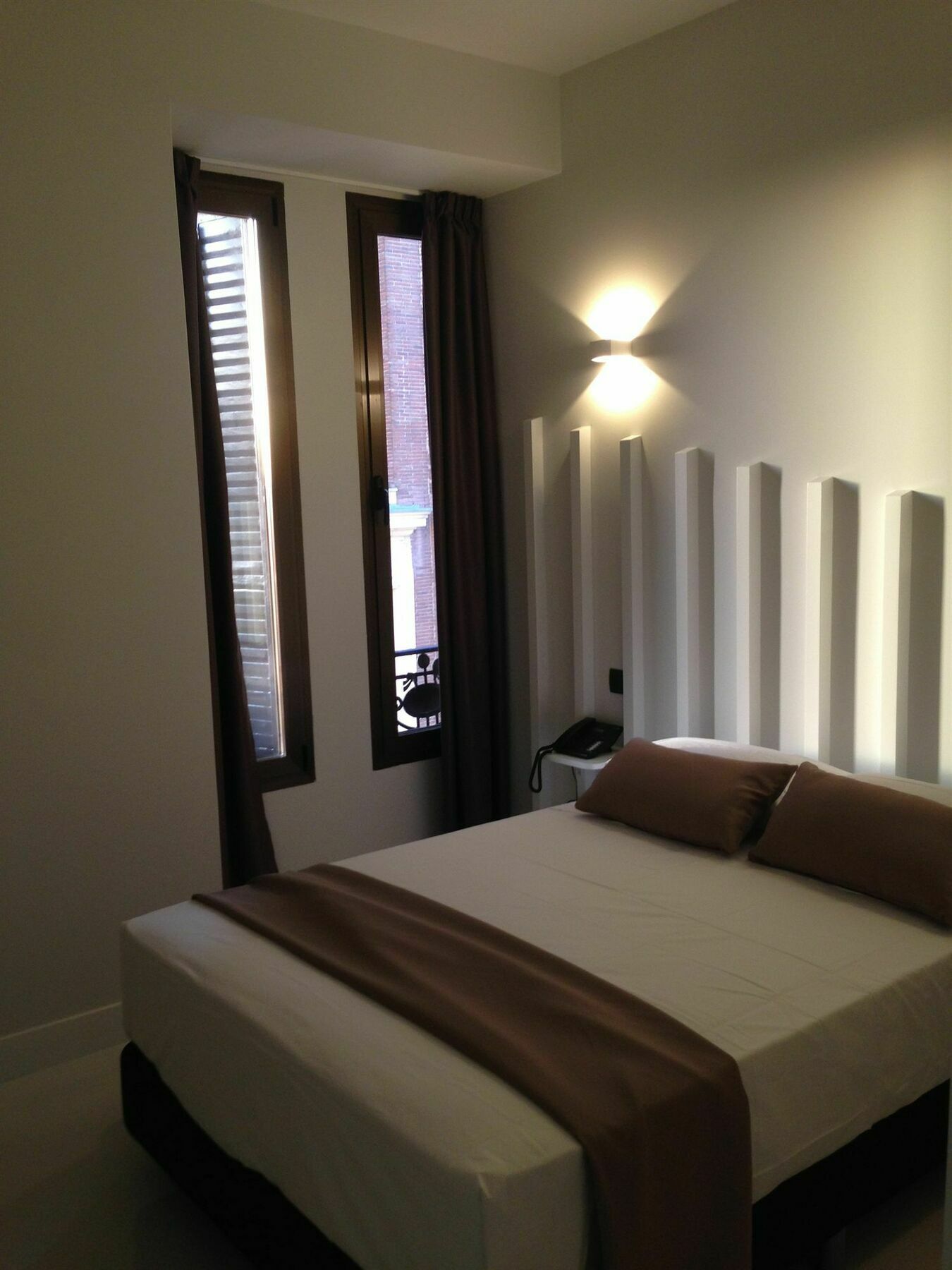Hostel Gran Via 44 *