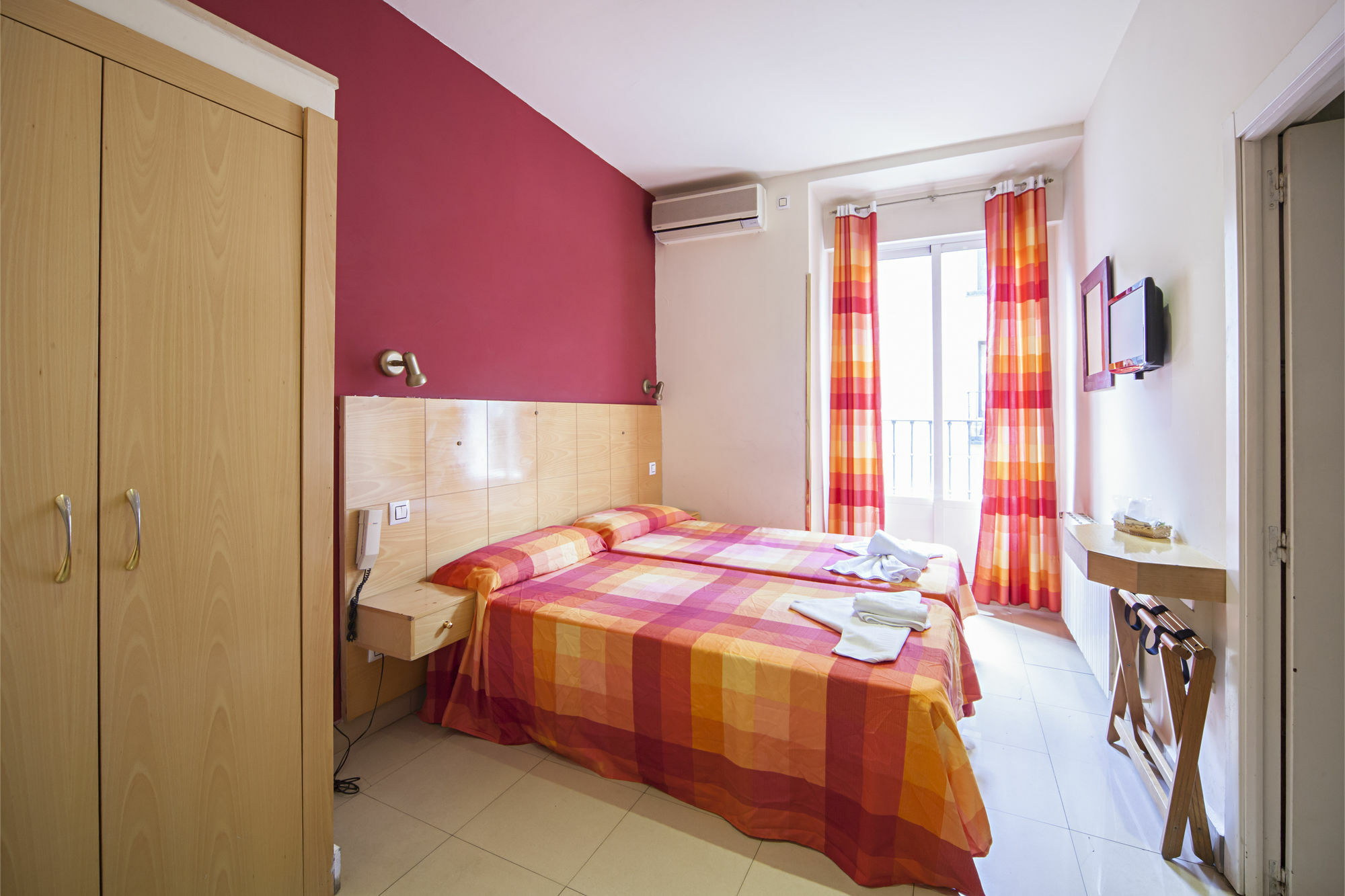 Inter Plaza Mayor Auto Check In Guest house