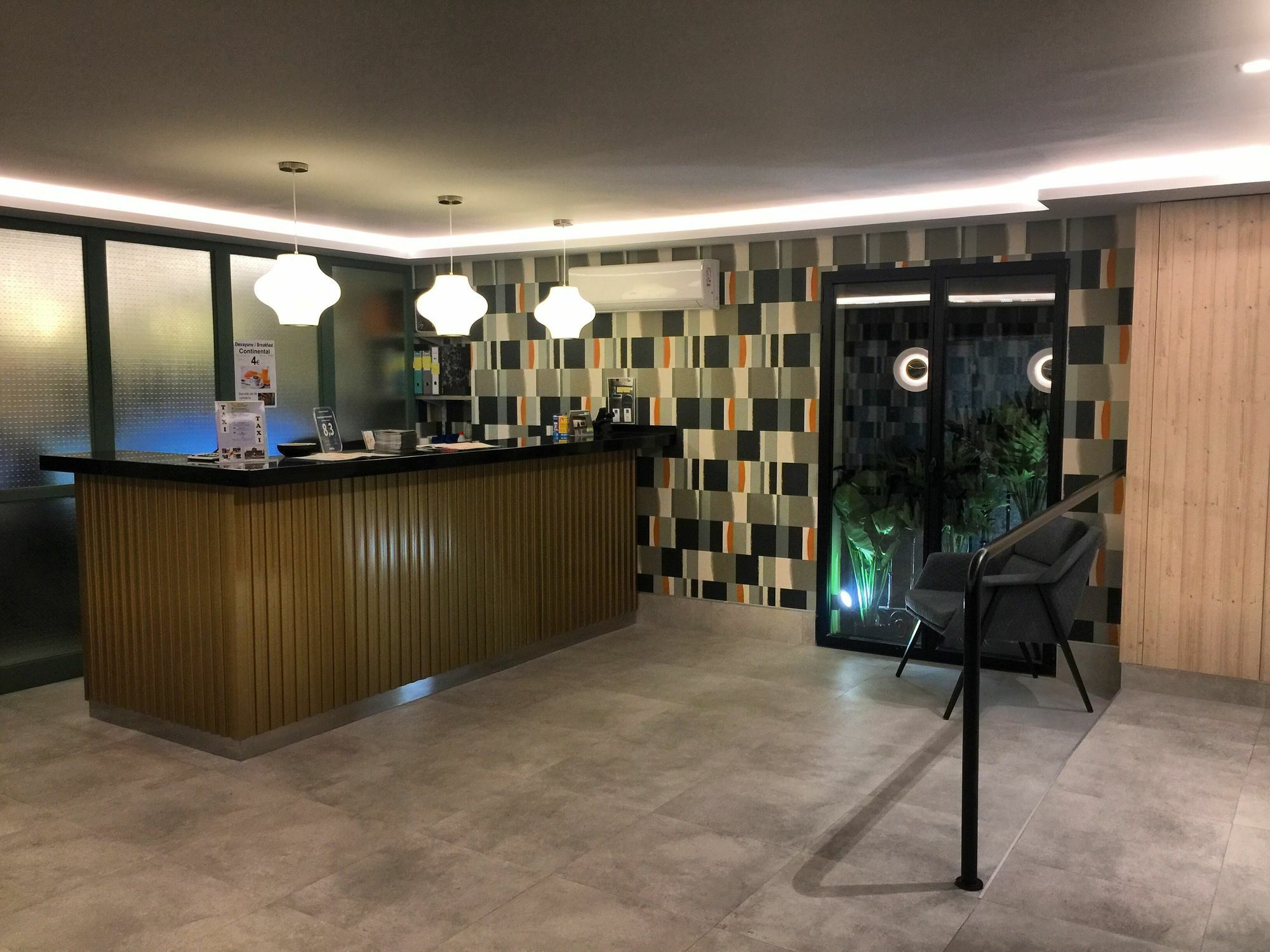 Castilla Ii Puerta Del Sol Hotel