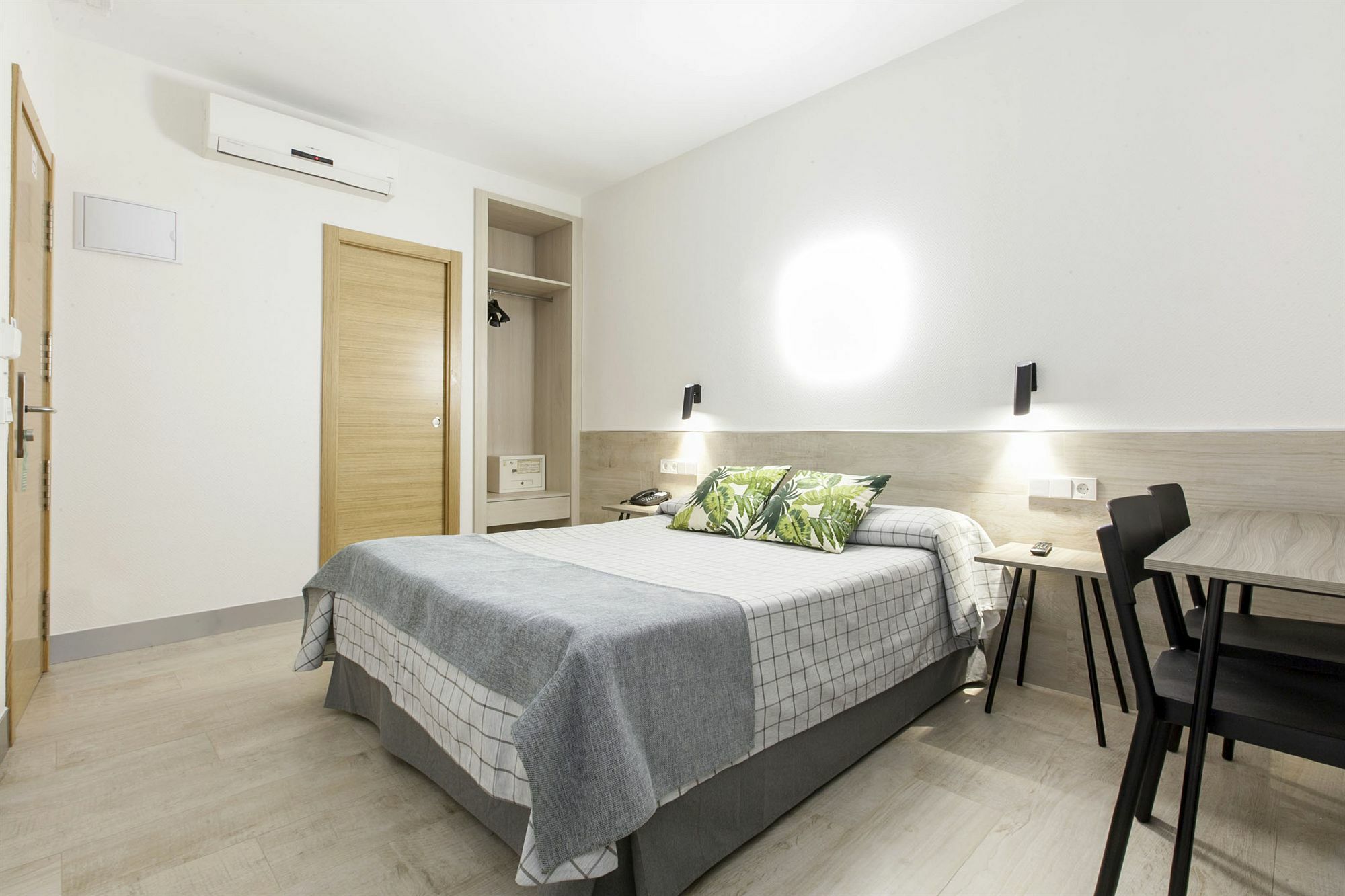 Hotel Castilla Ii Puerta Del Sol Madrid