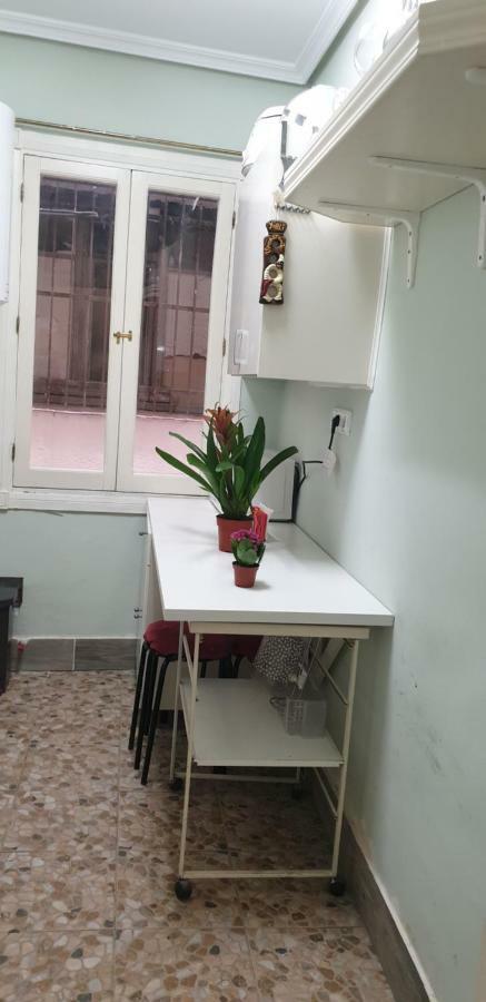 Colibri Host * Madri