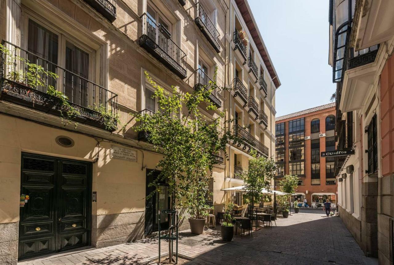 Explore From A Warm With Patio At A Newly Refurbished Manorial Building Apartment Madrid