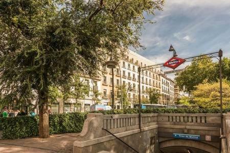 Luxury In Plaza Tirso Molina Apartment *