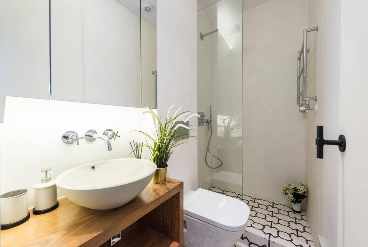 Explore From A Warm With Patio At A Newly Refurbished Manorial Building Apartment *