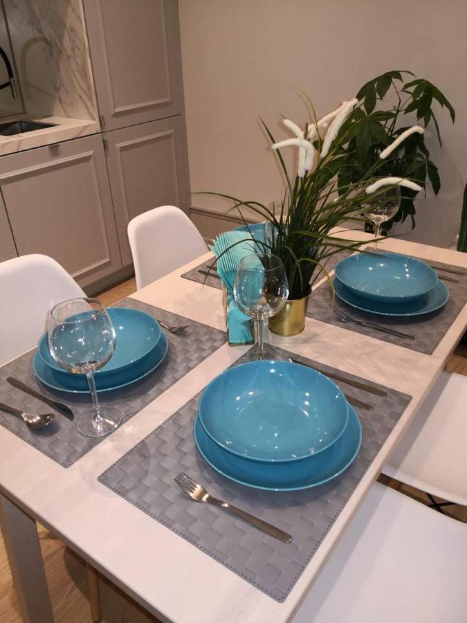 Explore From A Warm With Patio At A Newly Refurbished Manorial Building Apartment