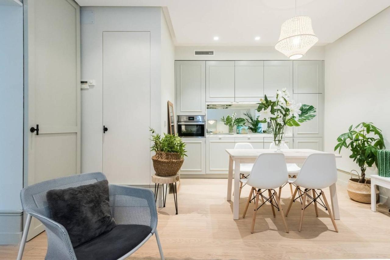 Explore From A Warm With Patio At A Newly Refurbished Manorial Building Apartment Madrid