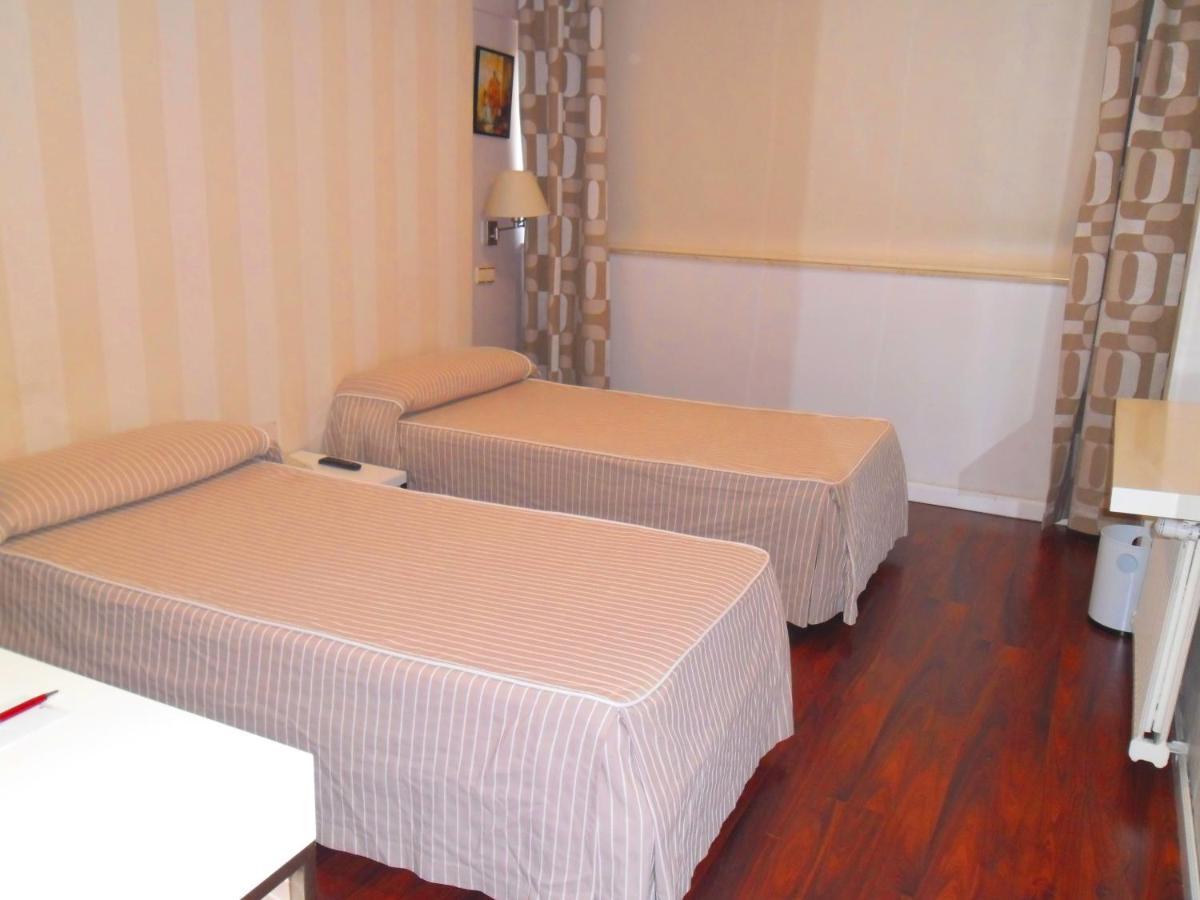 Escuela Hotel 2*