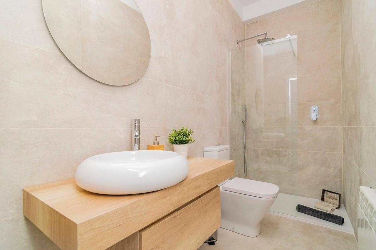 Apartamento With Balconies In La Latina By Batuecas Madrid