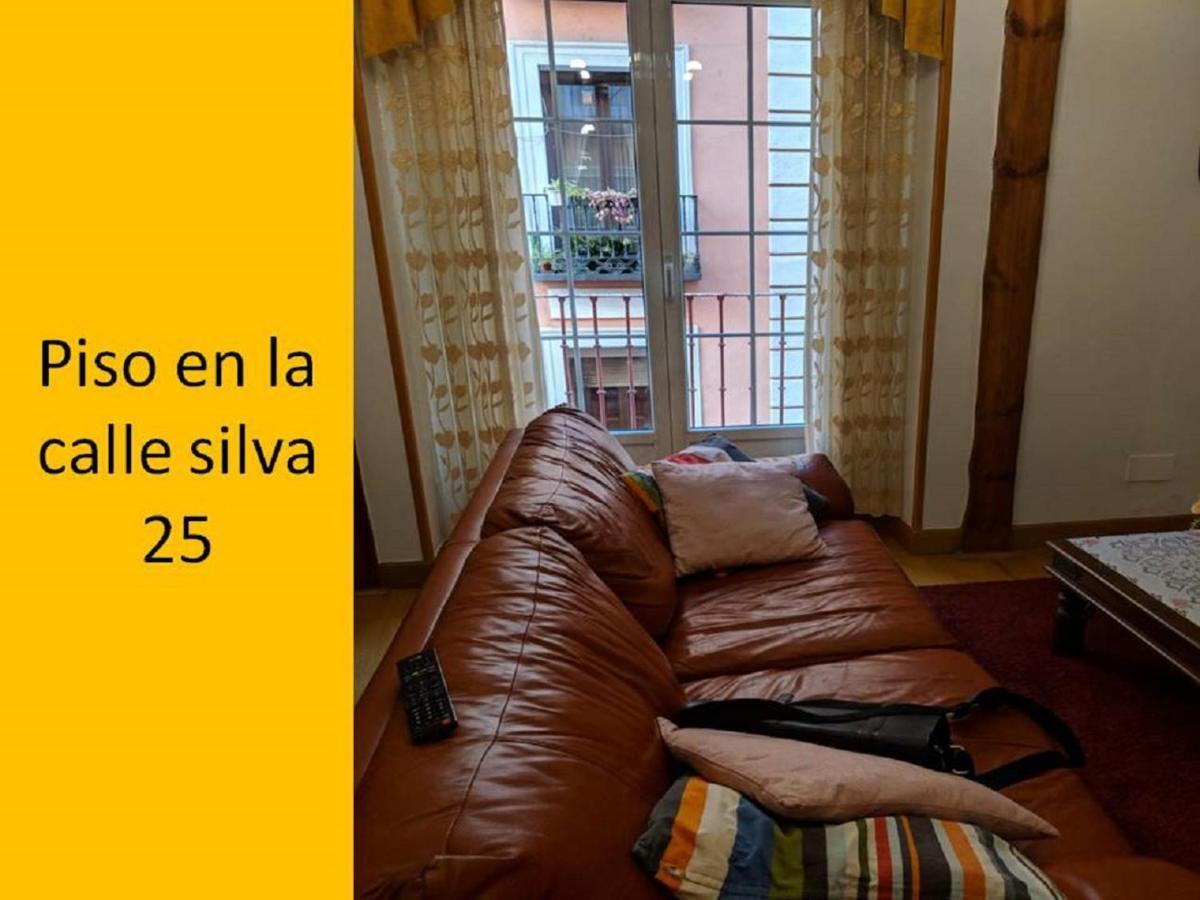 Y Estudio En La Calle Silva