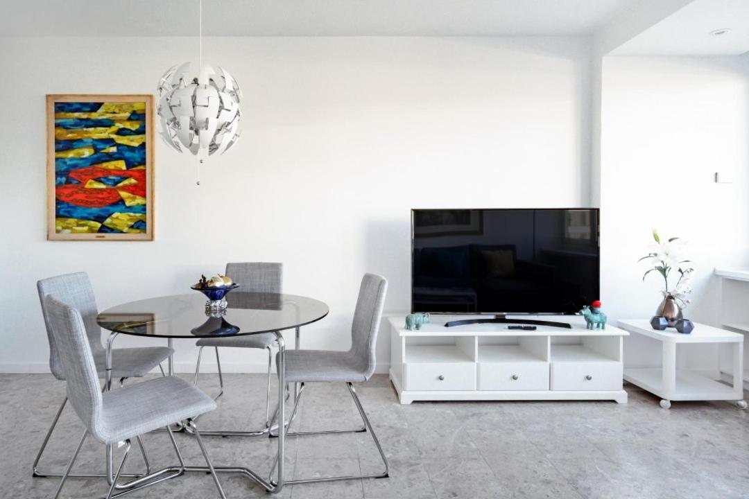 Urbantec Realty - Plaza De Colon Apartment *