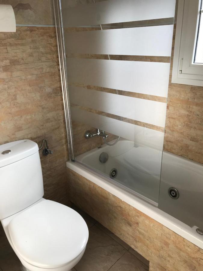 Chale Barajas Guest house Madrid