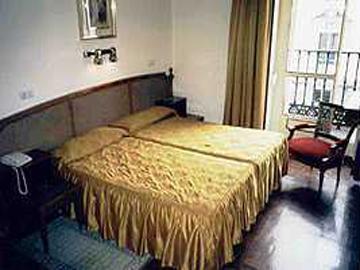 Paris Hotel 2*