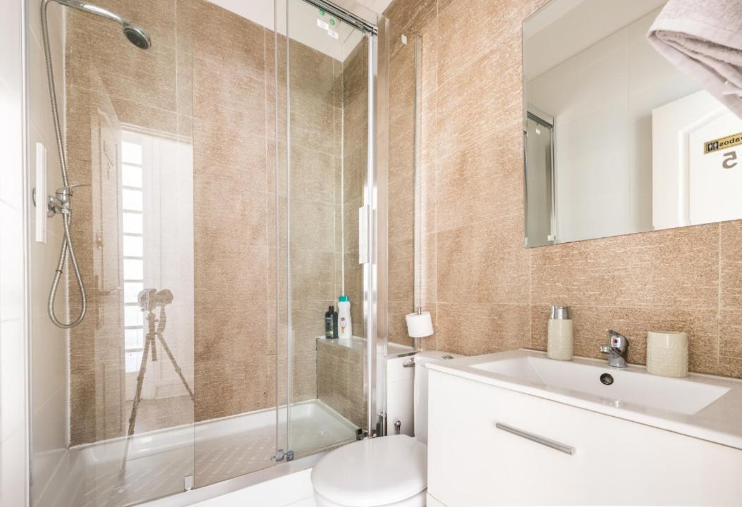 M&f 7 Rooms/7 Bathrooms Over Gran Via Apartment