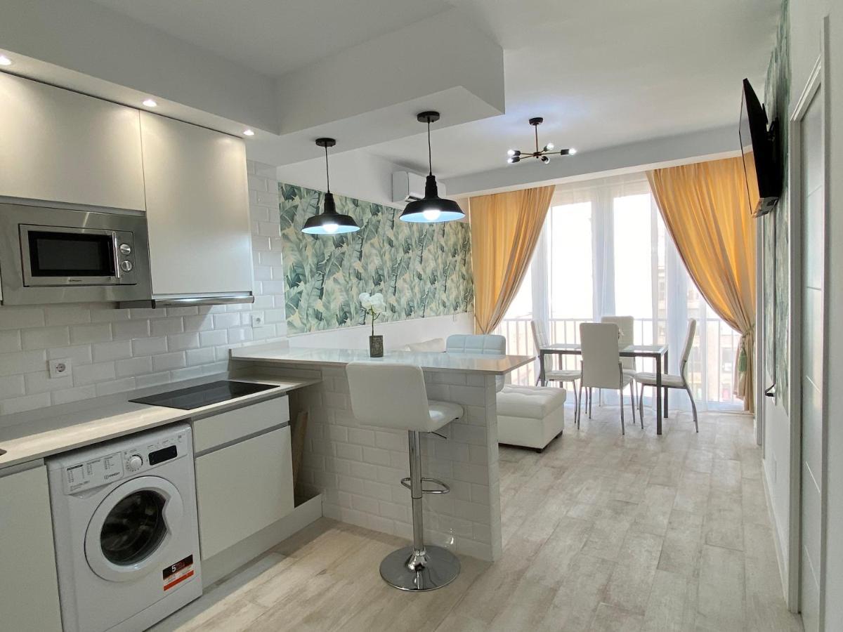 Plaza Apartment *