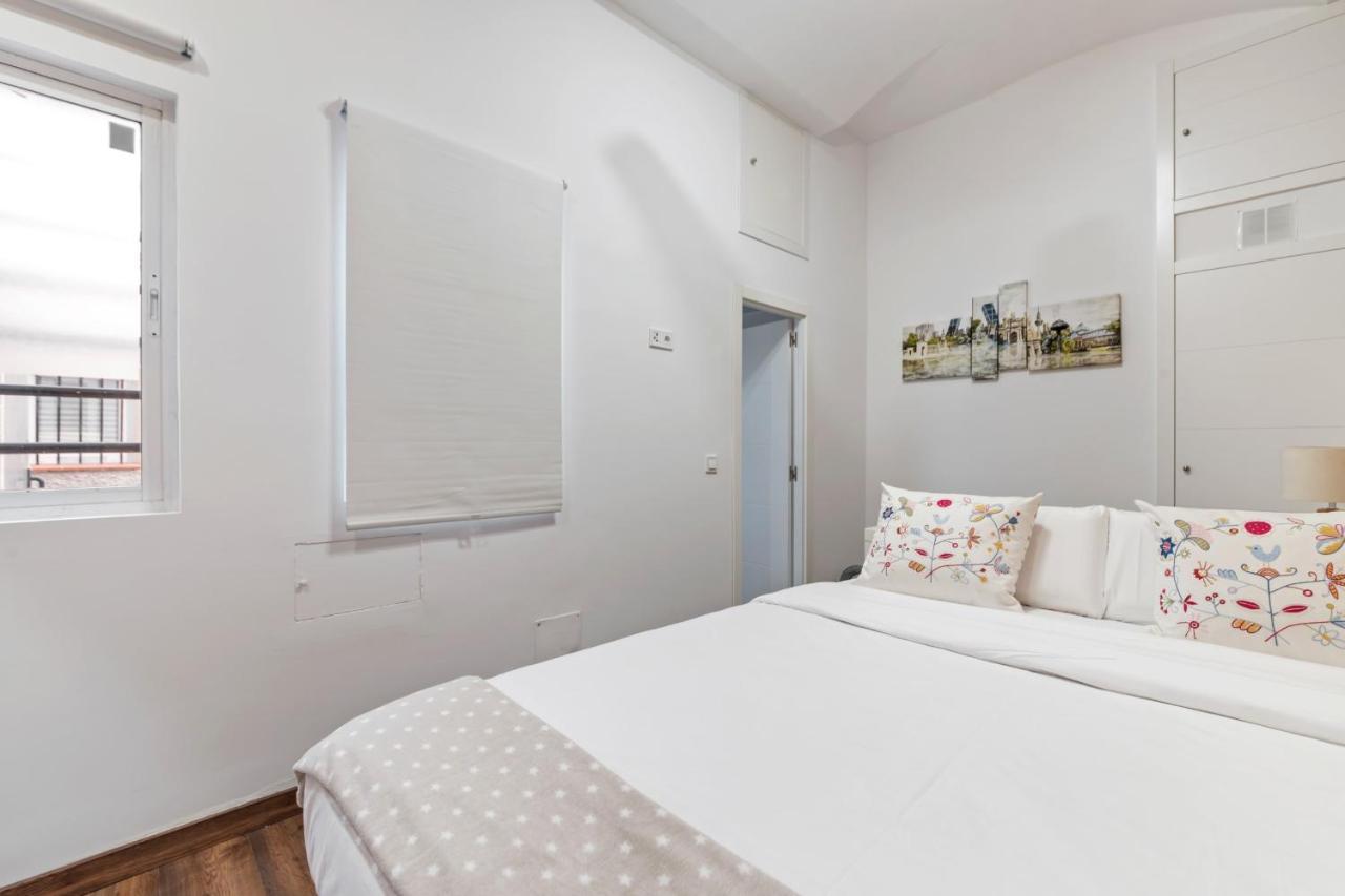 Contemporary Flat With 1-bedroom In Apartment *
