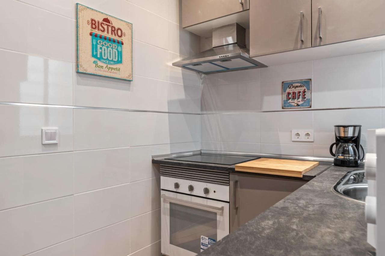 Contemporary Flat With 1-bedroom In Apartment