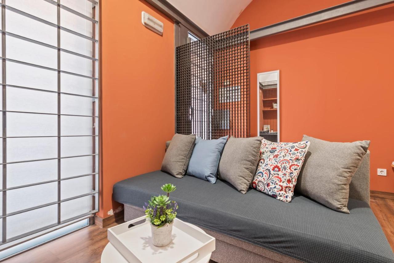 Contemporary Flat With 1-bedroom In Apartment