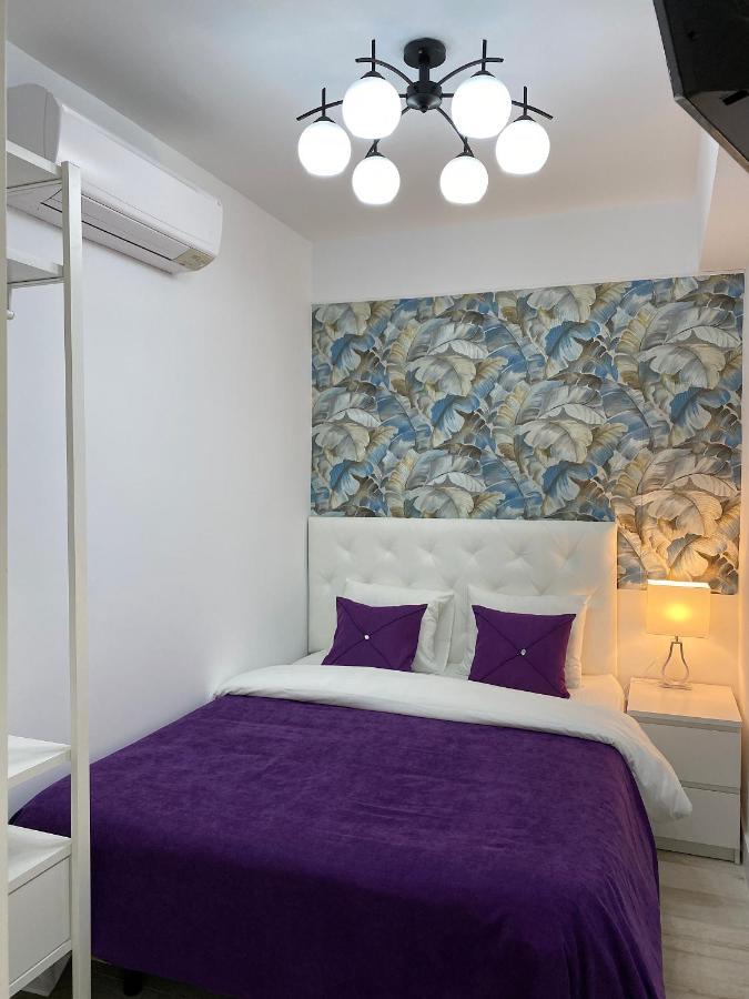 Plaza Apartment *
