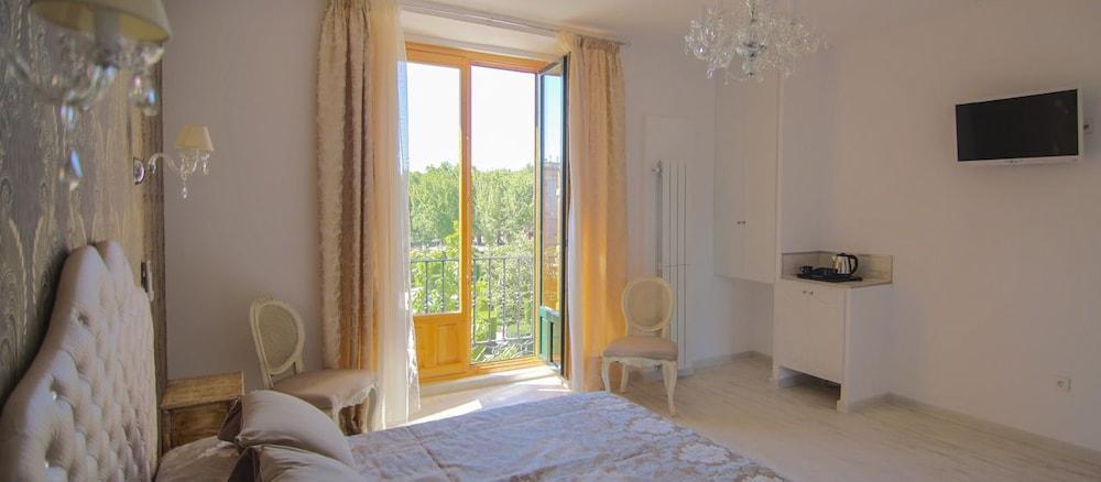 Guest house Palace Madrid