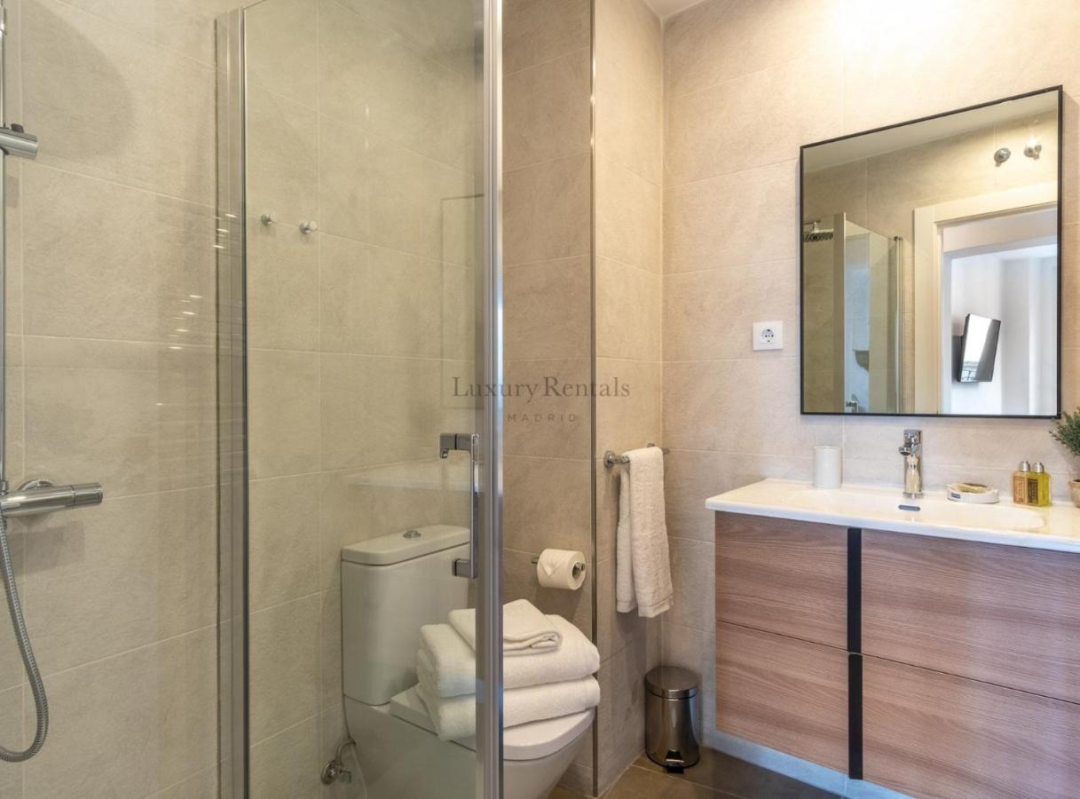 Charming For 4 Steps Away From Mercado De San Miguel , Calle Mayor Iv Apartment *