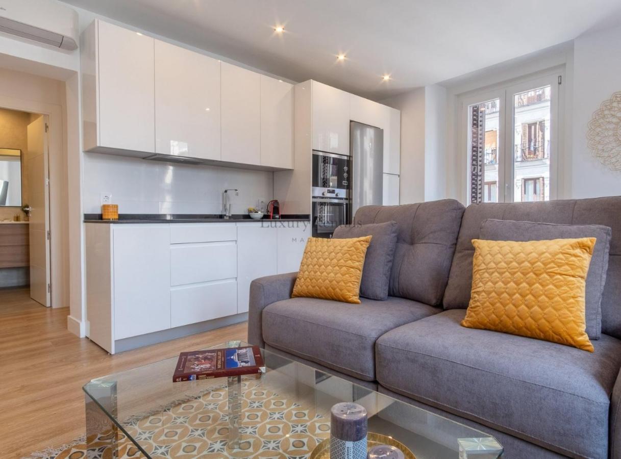 Charming For 4 Steps Away From Mercado De San Miguel , Calle Mayor Iv Apartment