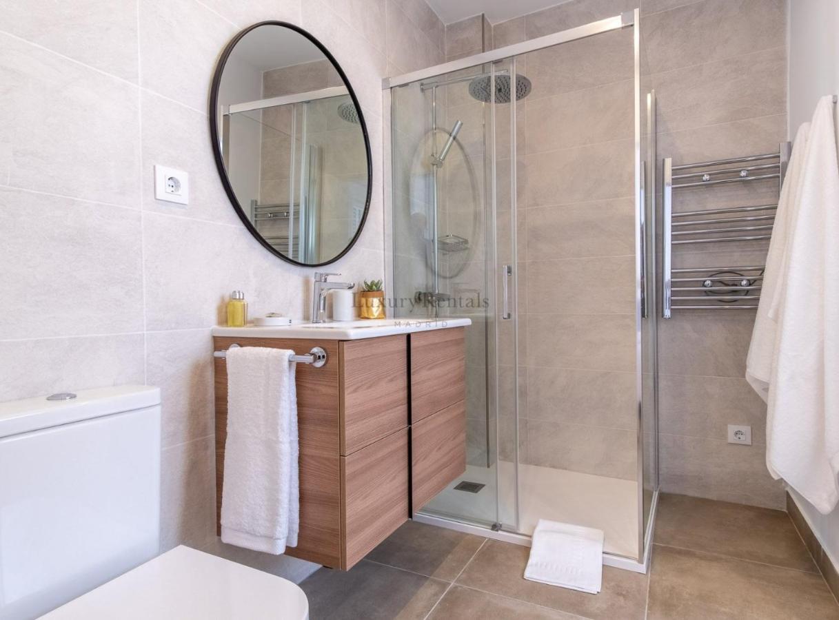 Charming For 4 Steps Away From Mercado De San Miguel , Calle Mayor Iv Apartment