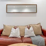 Central Cozy -1Bedroom 1Bath -Anton Martin