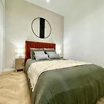 Modern & Bright Studio
