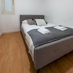 4 Bedrooms 2 Bathrooms Furnished - Salamanca - Luxurious - Mintystay