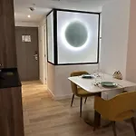 Renovated Apartment In Madrid Center