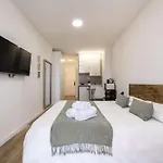 Deluxe V - Ferga Suites