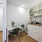 Simple And Quiet Stay Near Retiro- Ideal For Couples