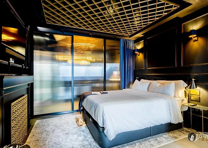 Suite Shibari By Justine Apartments Sobria Elegante Y Pecaminosa Apartamento Turistico En Madrid Rio