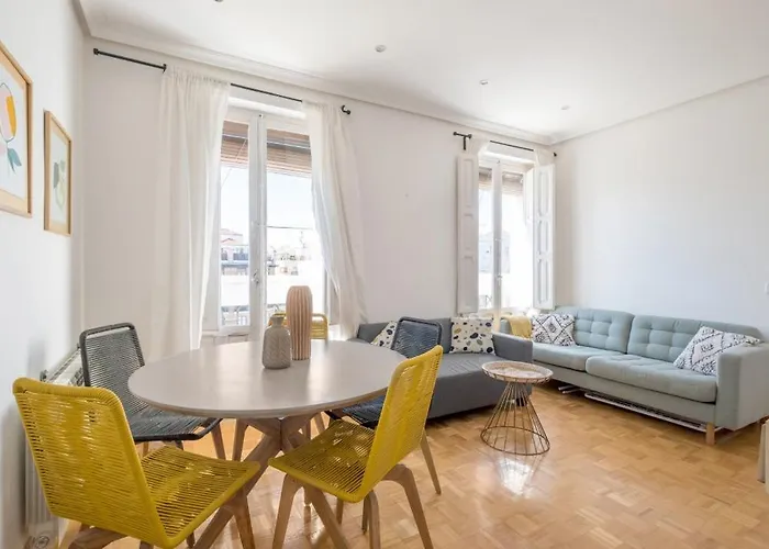 4 Bedrooms 2 Bathrooms Furnished - Salamanca - Bright - Mintystay
