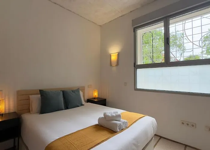 Stylish Flat With Natural Light For 4 Pax - Lr1