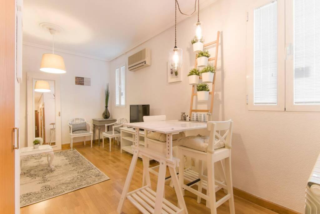 Apartamento Comodo Y Centrico Estudio De Lujo En Atocha - Jardin Botanico. Wifi Madri