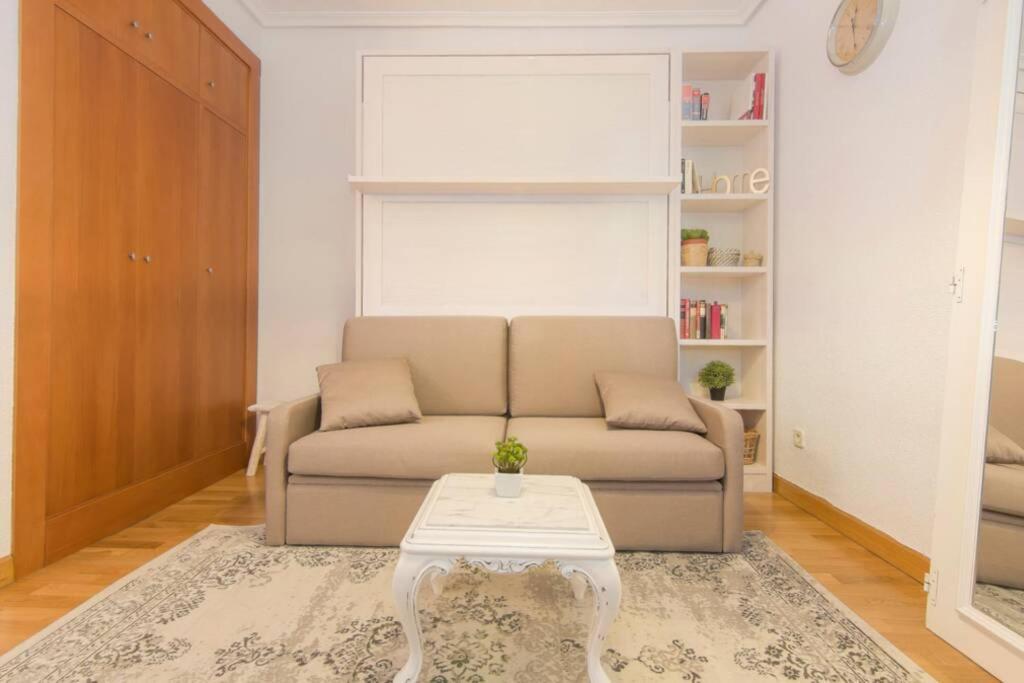 Apartamento Comodo Y Centrico Estudio De Lujo En Atocha - Jardin Botanico. Wifi *