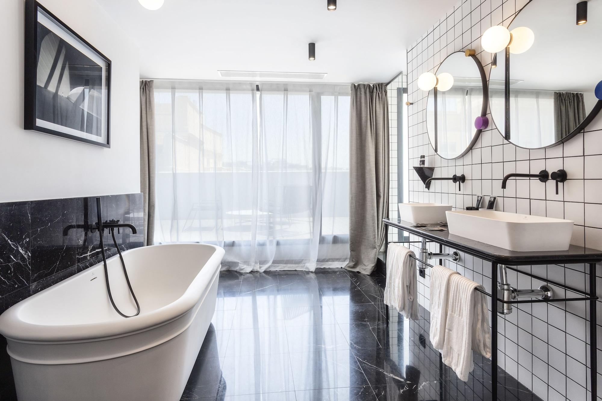 One Shot Fortuny Hotel 4*