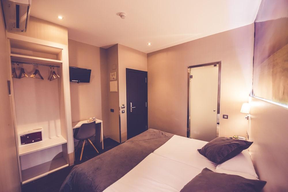 Hostal Prado Hotel 2*