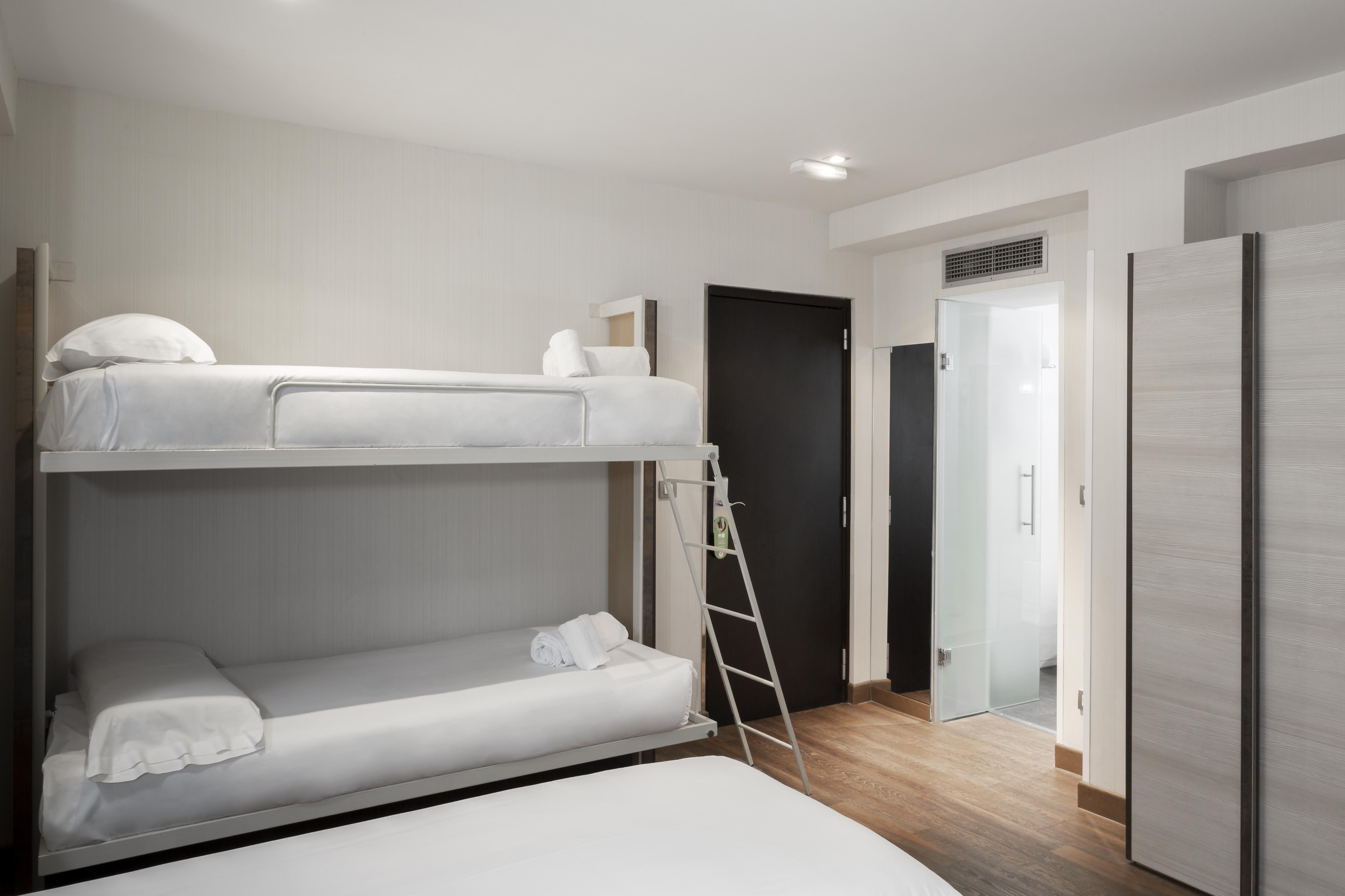 Hotel Petit Palace Del Peine 4*