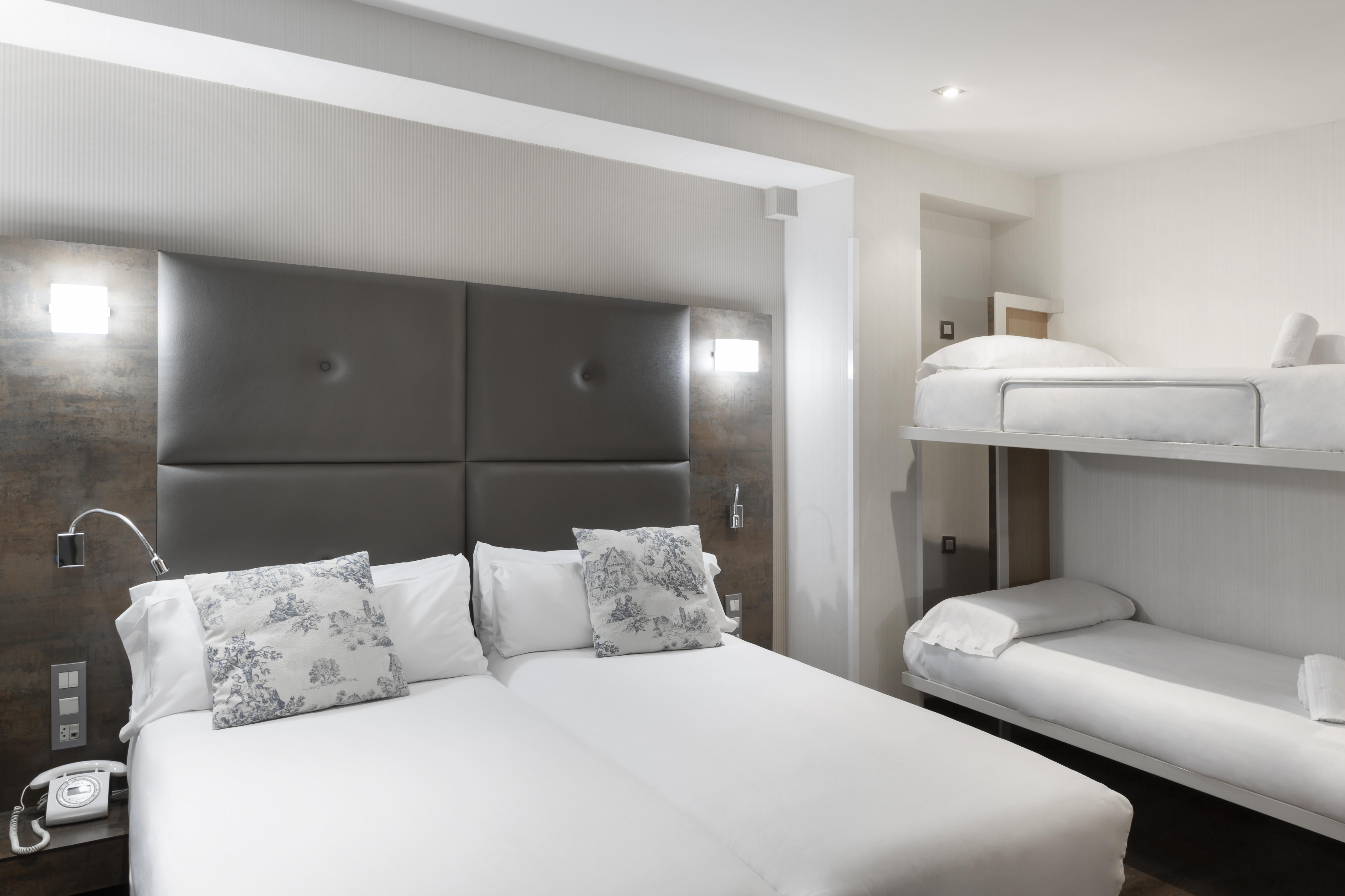 Petit Palace Del Peine Hotel