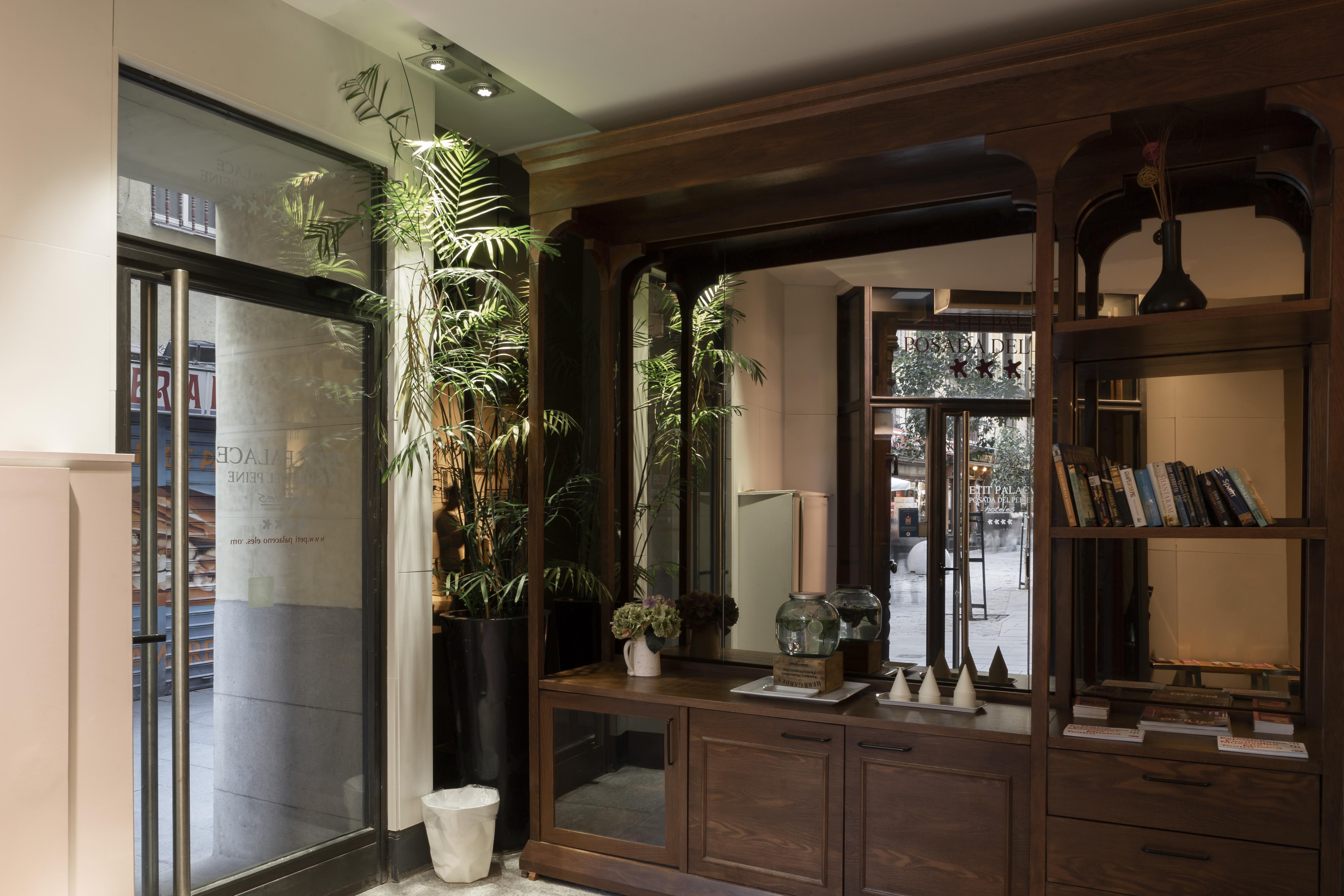 Petit Palace Del Peine Hotel 4*