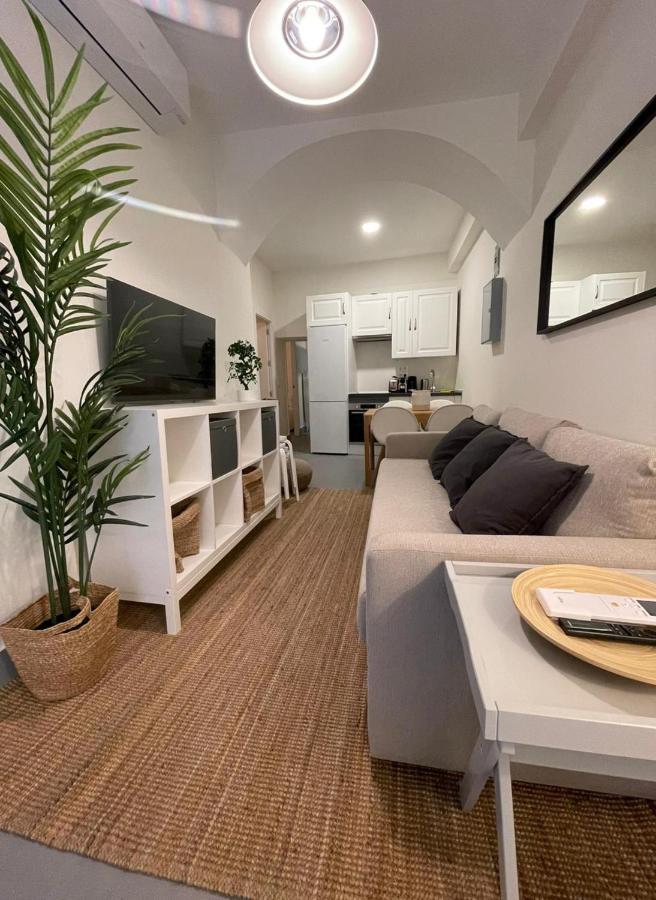 Centrico And Cozy Apt 9pax En Calle San Dimas Apartment